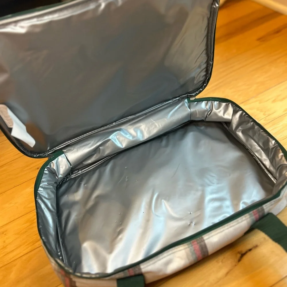 NWT Bee & Willow Insulated Casserole Plaid Green and White Tote
